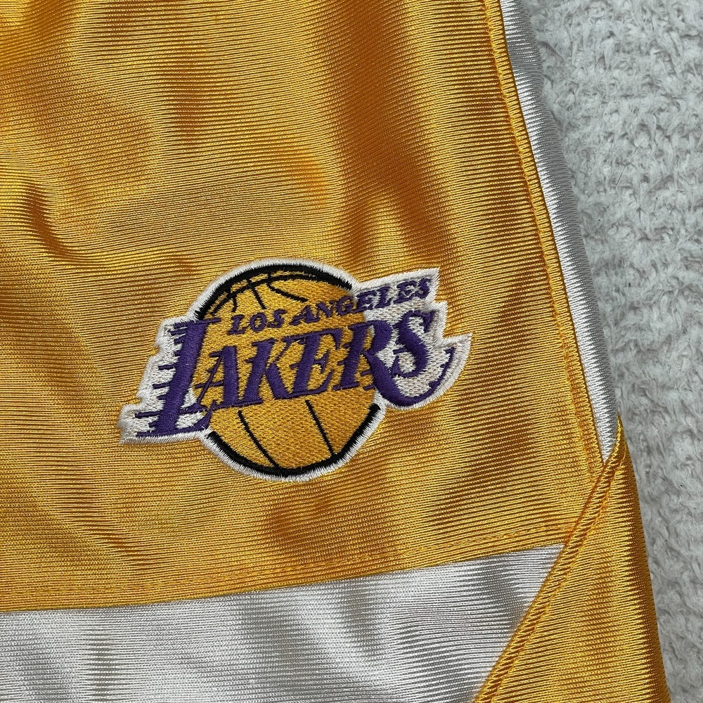 Vintage Nike Los Angeles Lakers Shorts Mens Size Medium Satin Yellow Embroidered - Picture 3 of 10